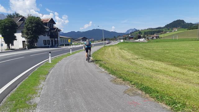Der Radweg in Abtenau ist verlängert worden. Hier fahre ich sicher mit dem Fahrrad.
